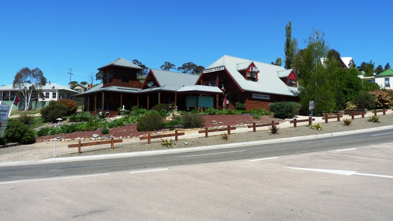 Shop mit Schwarzwälder Kuckuksuhren in Omeo